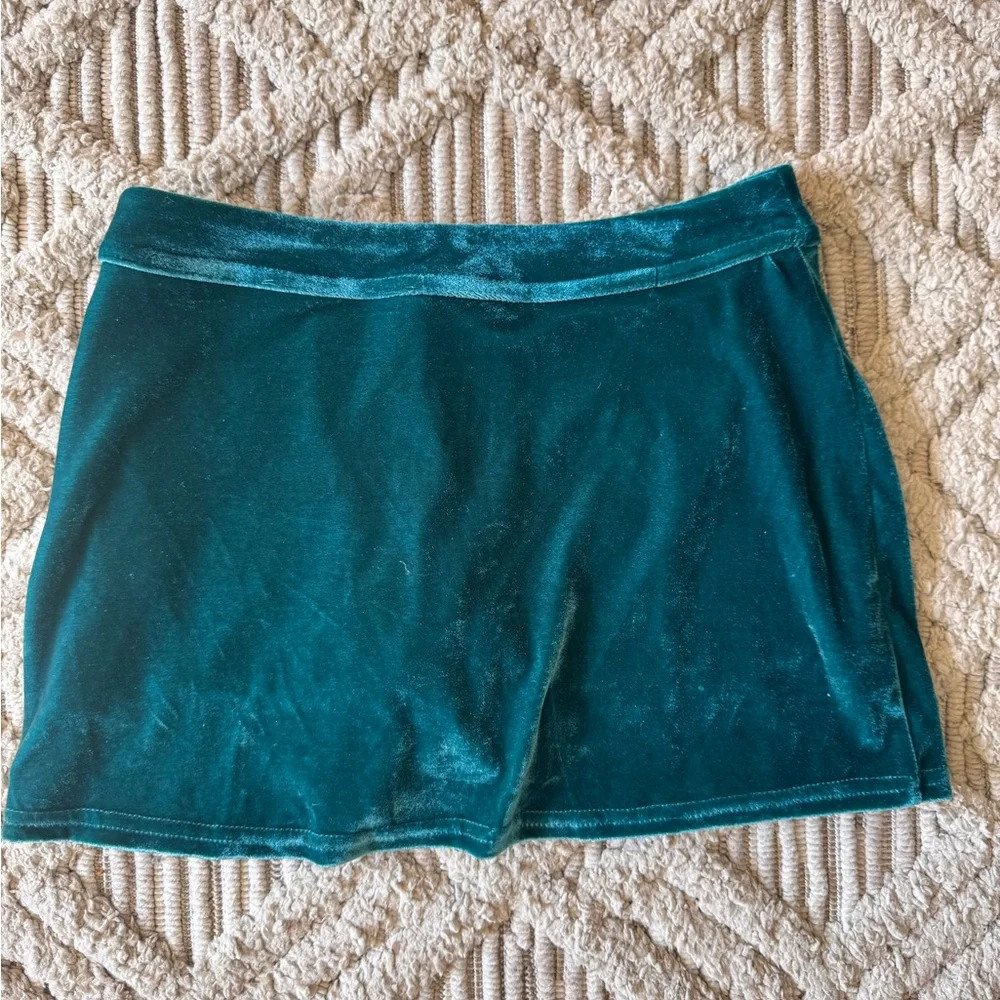 Urban Outfitters Green Velvet Low Rise teal Skort Sz XS‎ NWT